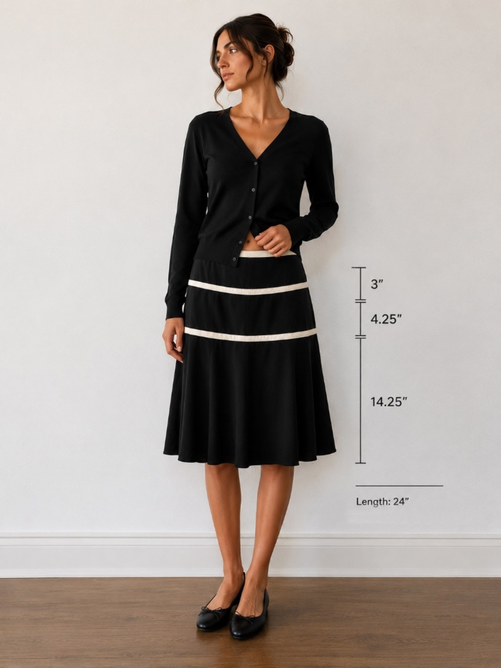 Theory | Banded flutter skirt | Black w/ Cream Accent | Size 2